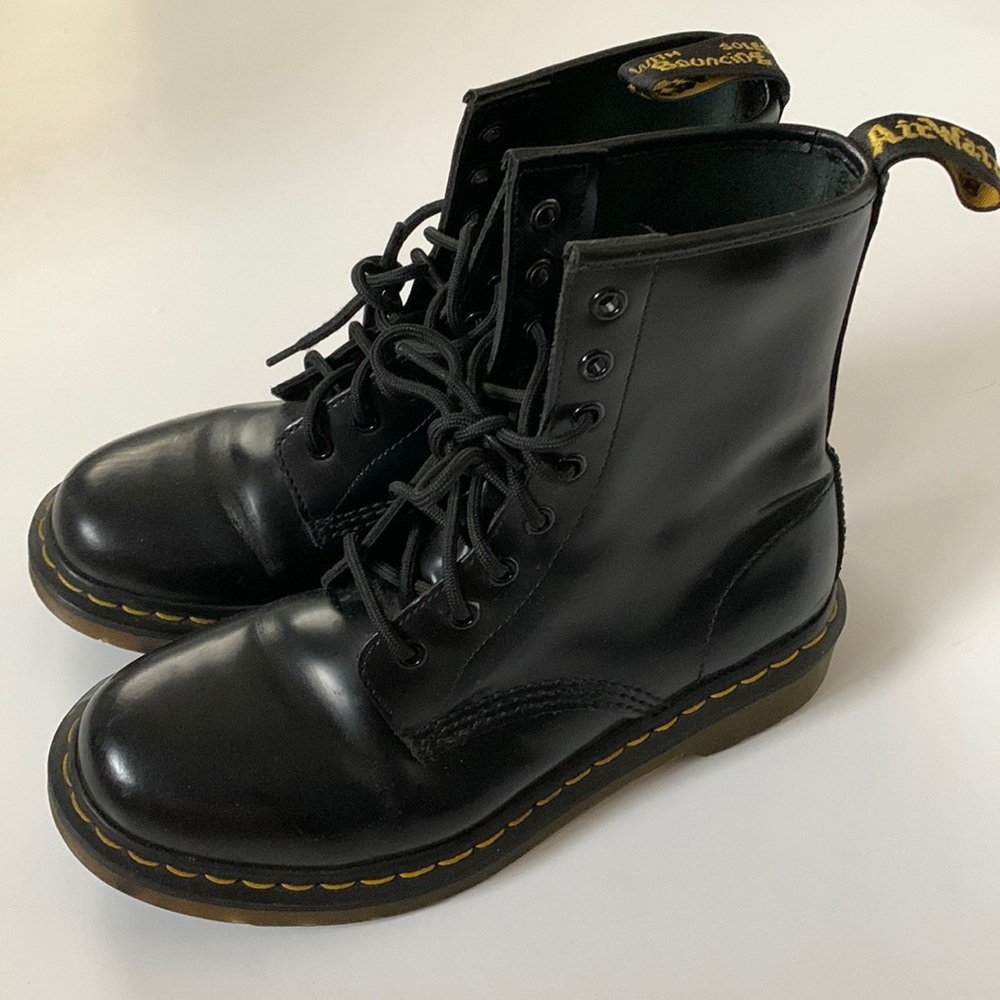 Doc Martens 8-Eye Classic Boots Mens 7 Womens 9